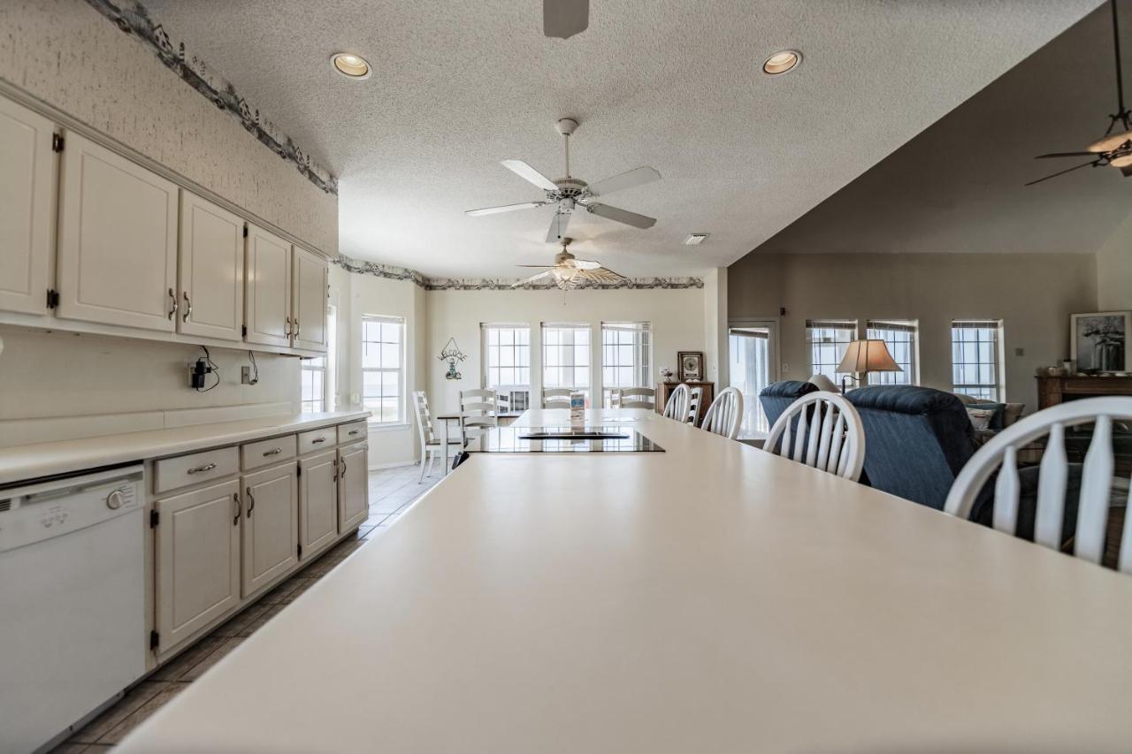 Relaxation - Large Bay Front Home Has Everything You Need For The Perfect Dauphin Island Family Holiday! Home Exterior foto