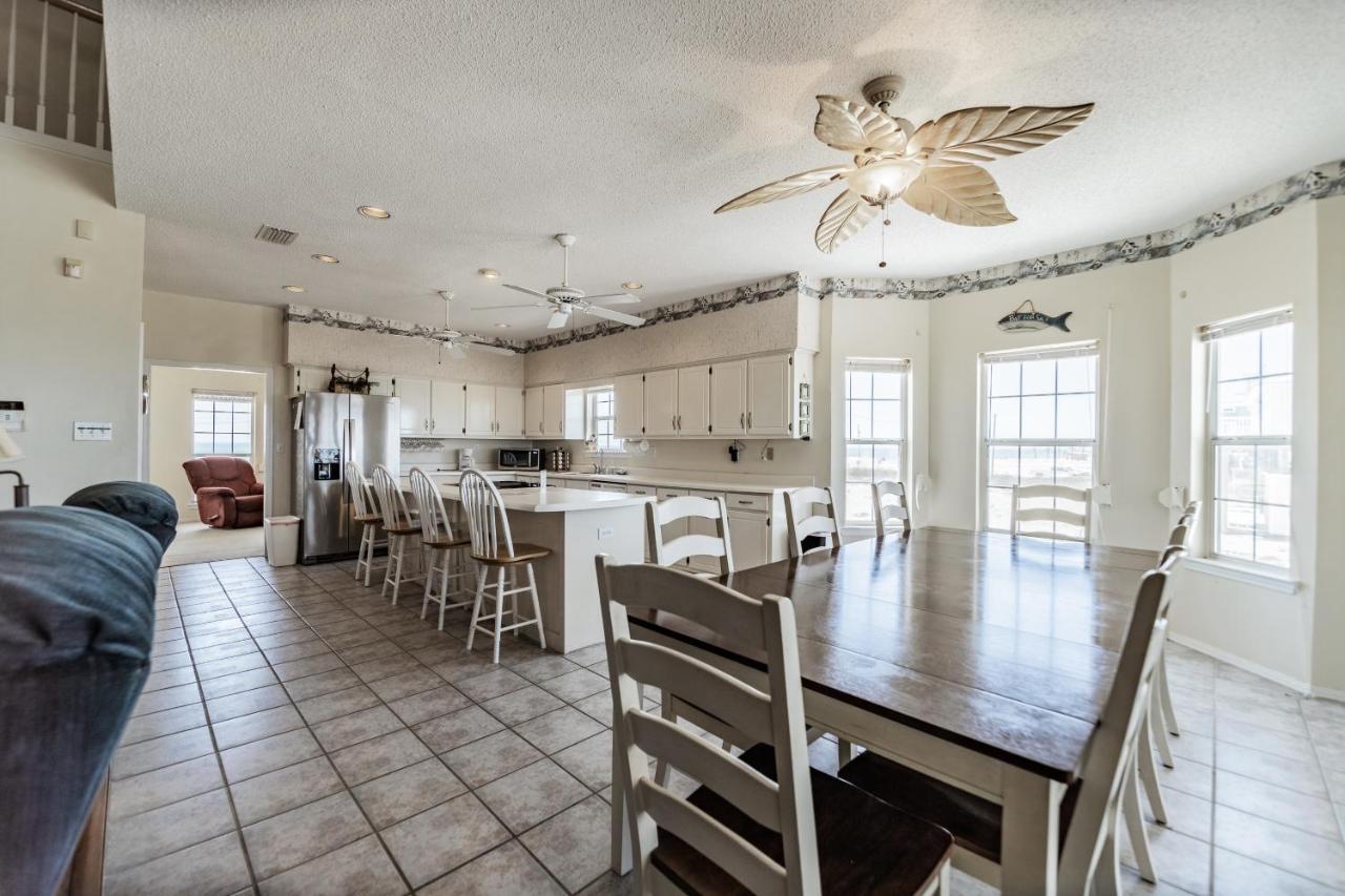 Relaxation - Large Bay Front Home Has Everything You Need For The Perfect Dauphin Island Family Holiday! Home Exterior foto