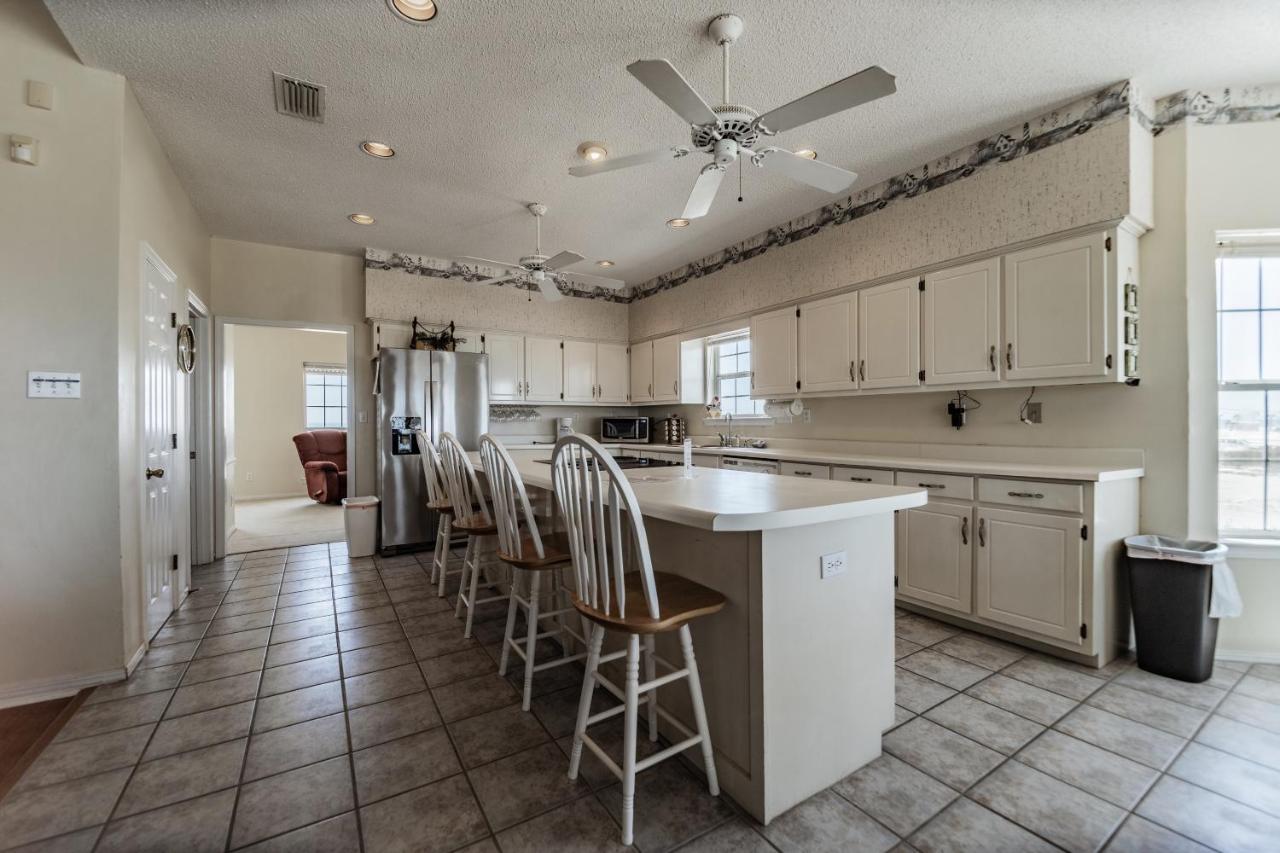 Relaxation - Large Bay Front Home Has Everything You Need For The Perfect Dauphin Island Family Holiday! Home Exterior foto