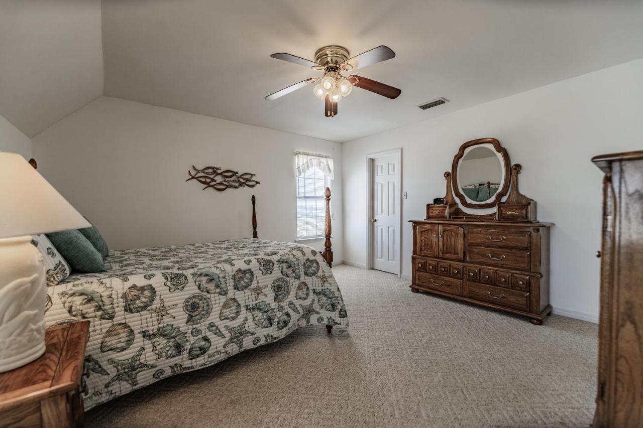 Relaxation - Large Bay Front Home Has Everything You Need For The Perfect Dauphin Island Family Holiday! Home Exterior foto