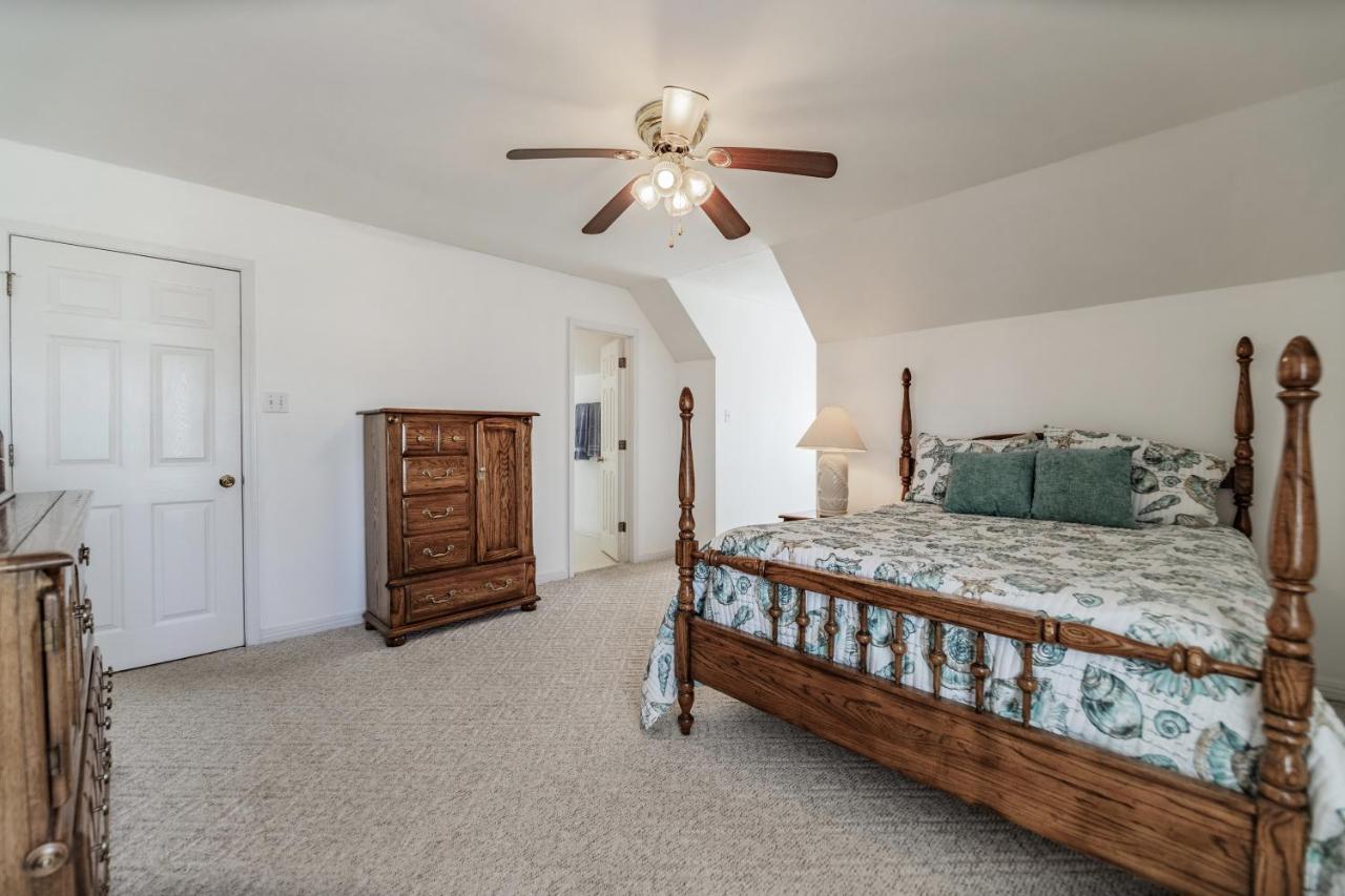 Relaxation - Large Bay Front Home Has Everything You Need For The Perfect Dauphin Island Family Holiday! Home Exterior foto